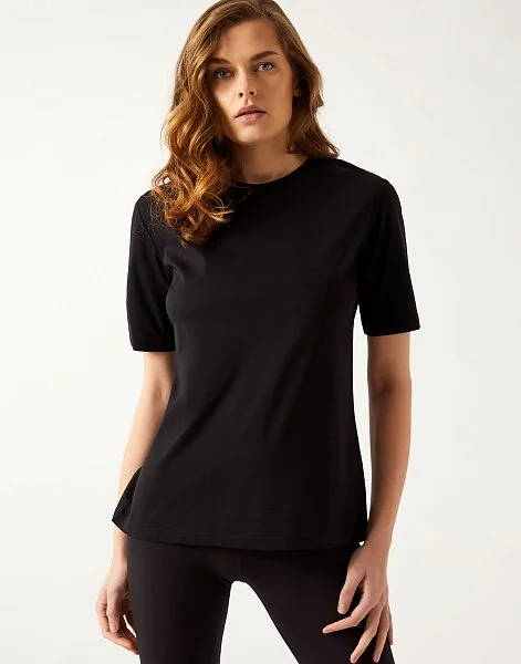 С чем носить женскую футболку: стильные идеи и советы - 1-4-4